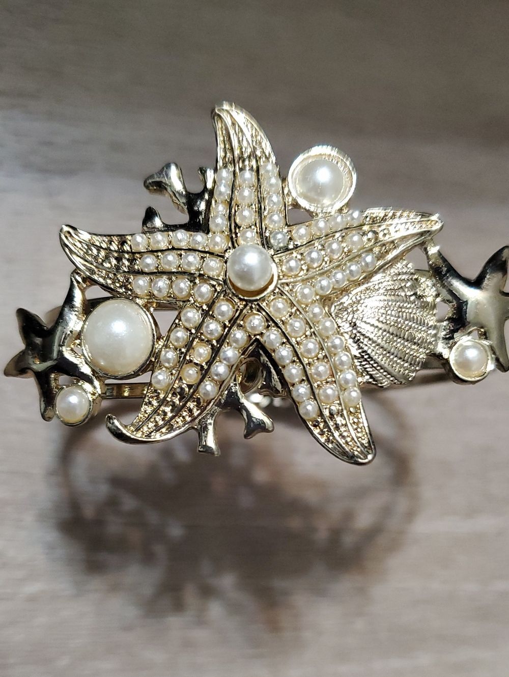 Gold Tone Starfish Pearl Accent Bracelet Coastal Beach Summer Wear